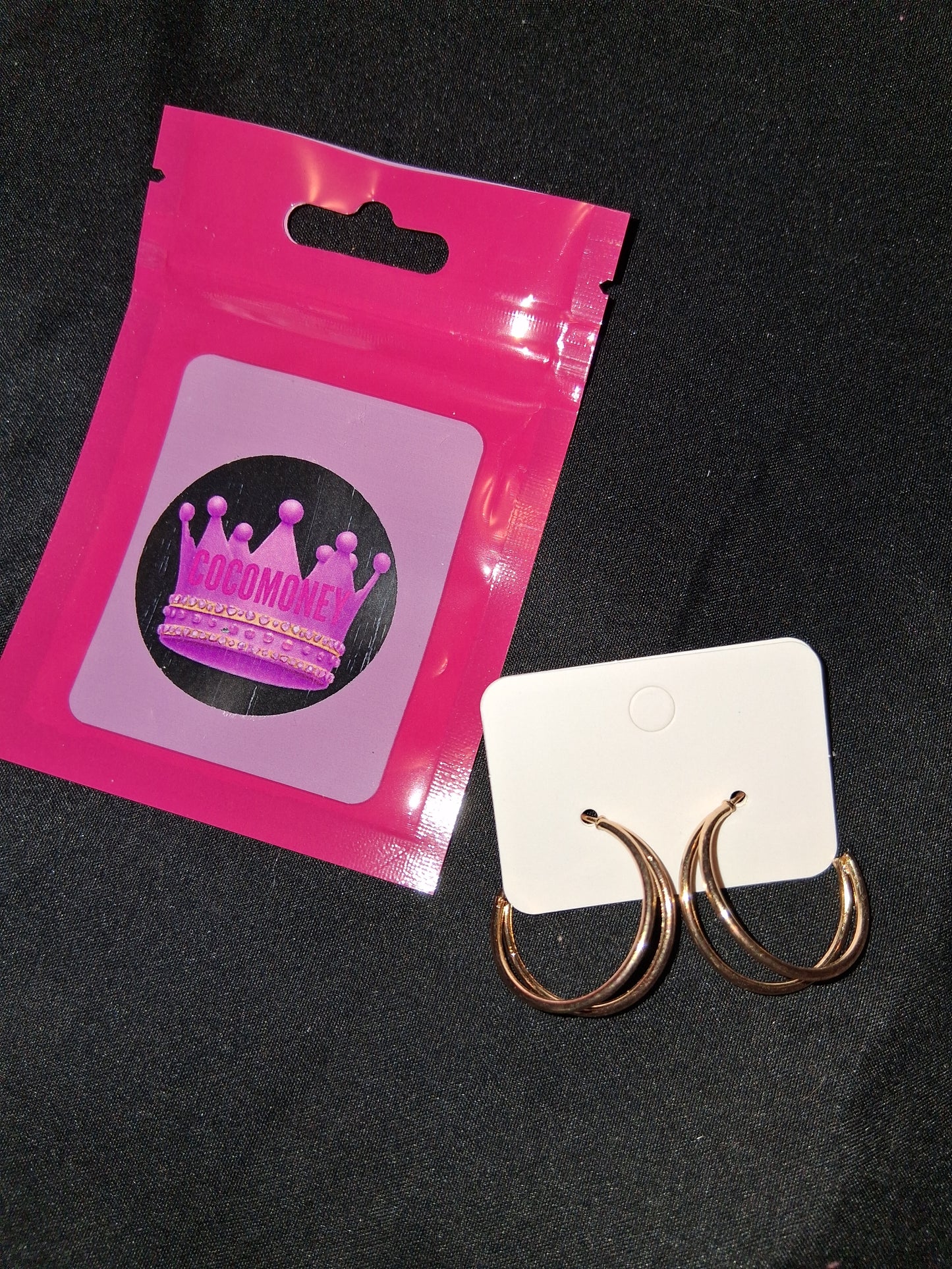 COCOMONEY EARRINGS BEAUTY AND ELEGANCE POSSIBLE MATERIALS PLASTIC RESIN METAL medium size hoops