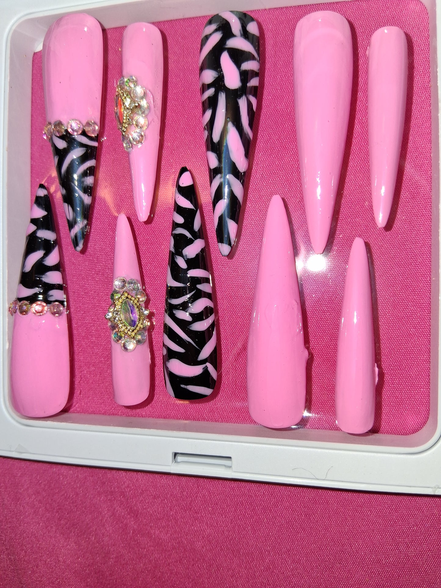 COCOMONEY NAILS CUSTOM 1 OF 1 GLUE ON PRESS ON COMES WITH FREE GIFTS #p25