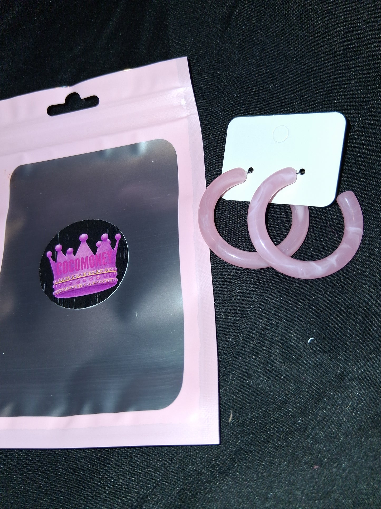 COCOMONEY EARRINGS BEAUTY AND ELEGANCE POSSIBLE MATERIALS PLASTIC RESIN METAL medium size hoops