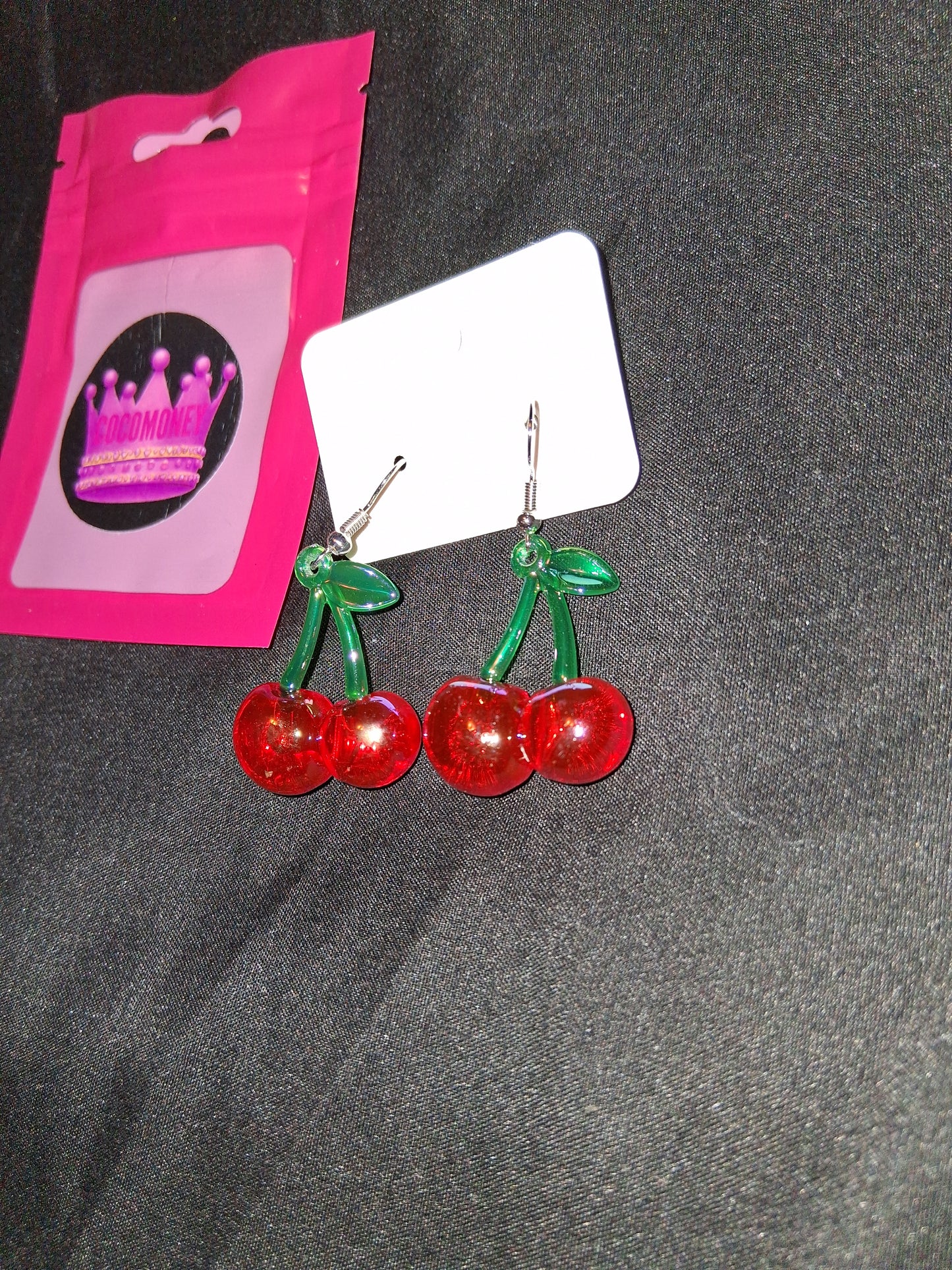 COCOMONEY EARRINGS BEAUTY AND ELEGANCE POSSIBLE MATERIALS PLASTIC RESIN METAL
