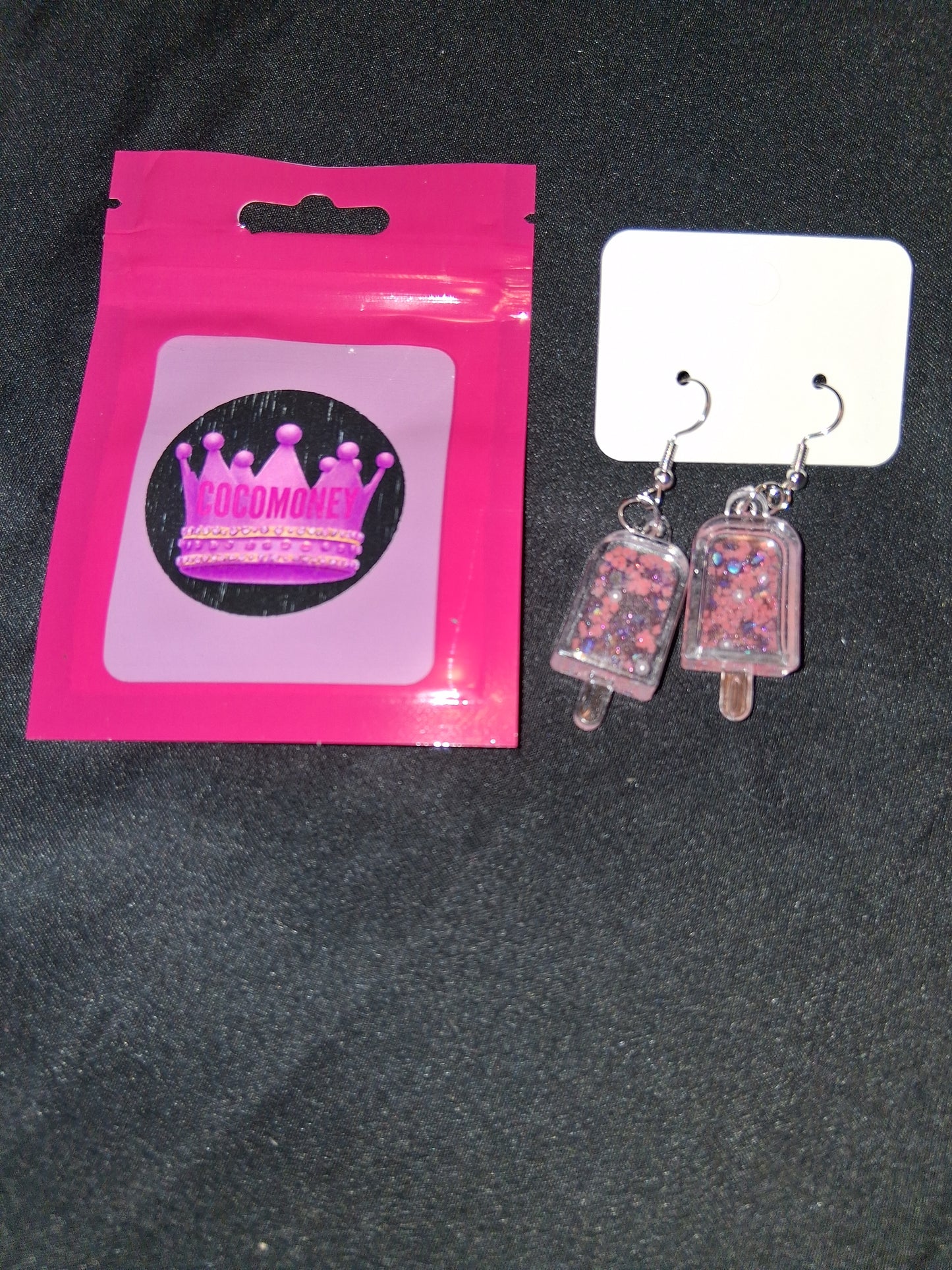 COCOMONEY EARRINGS BEAUTY AND ELEGANCE POSSIBLE MATERIALS PLASTIC RESIN METAL