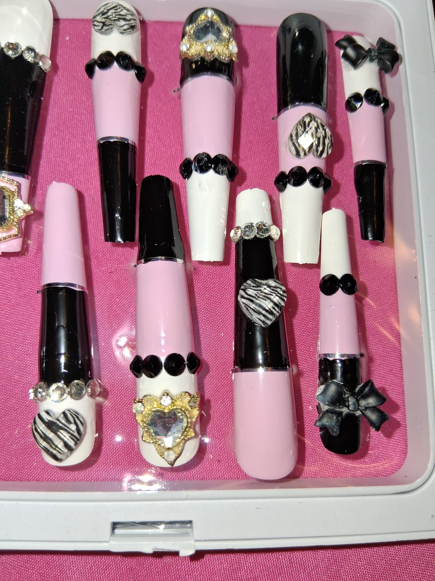 COCOMONEY NAILS CUSTOM 1 OF 1 GLUE ON PRESS ON COMES WITH FREE GIFTS #o16