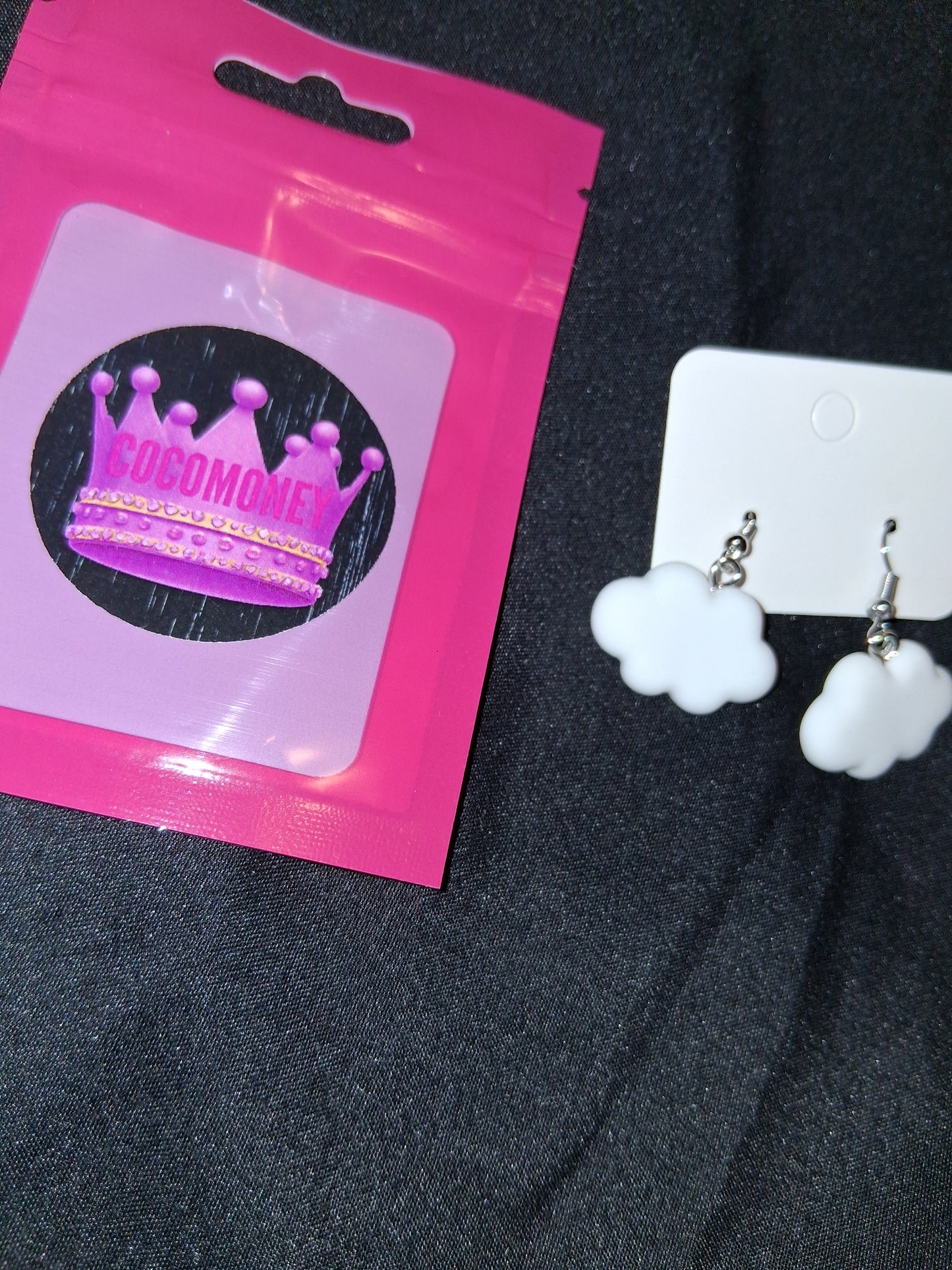 COCOMONEY EARRINGS BEAUTY AND ELEGANCE POSSIBLE MATERIALS PLASTIC RESIN METAL