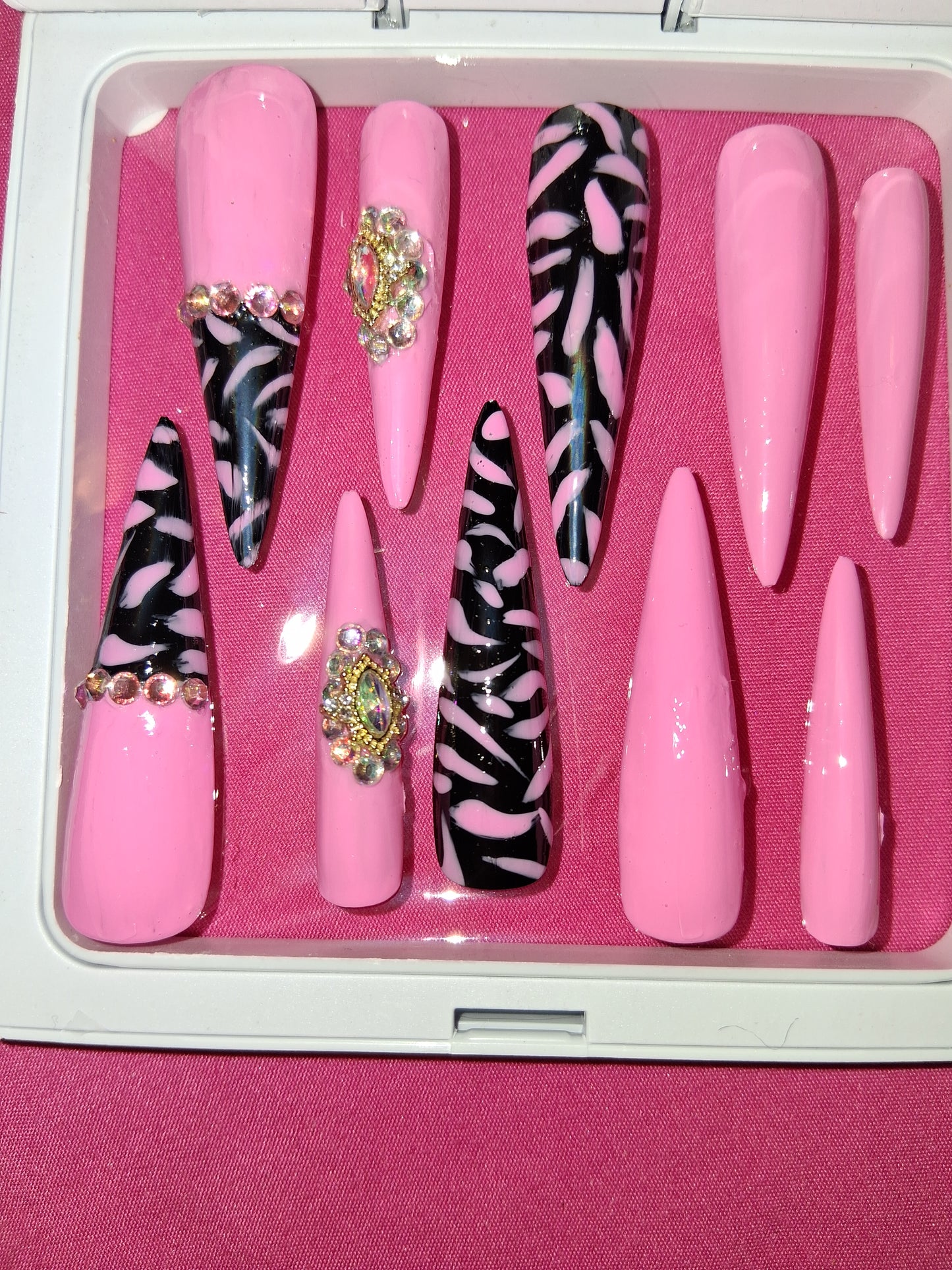 COCOMONEY NAILS CUSTOM 1 OF 1 GLUE ON PRESS ON COMES WITH FREE GIFTS #p25