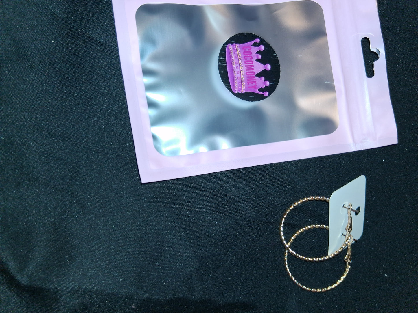 COCOMONEY EARRINGS BEAUTY AND ELEGANCE POSSIBLE MATERIALS PLASTIC RESIN METAL