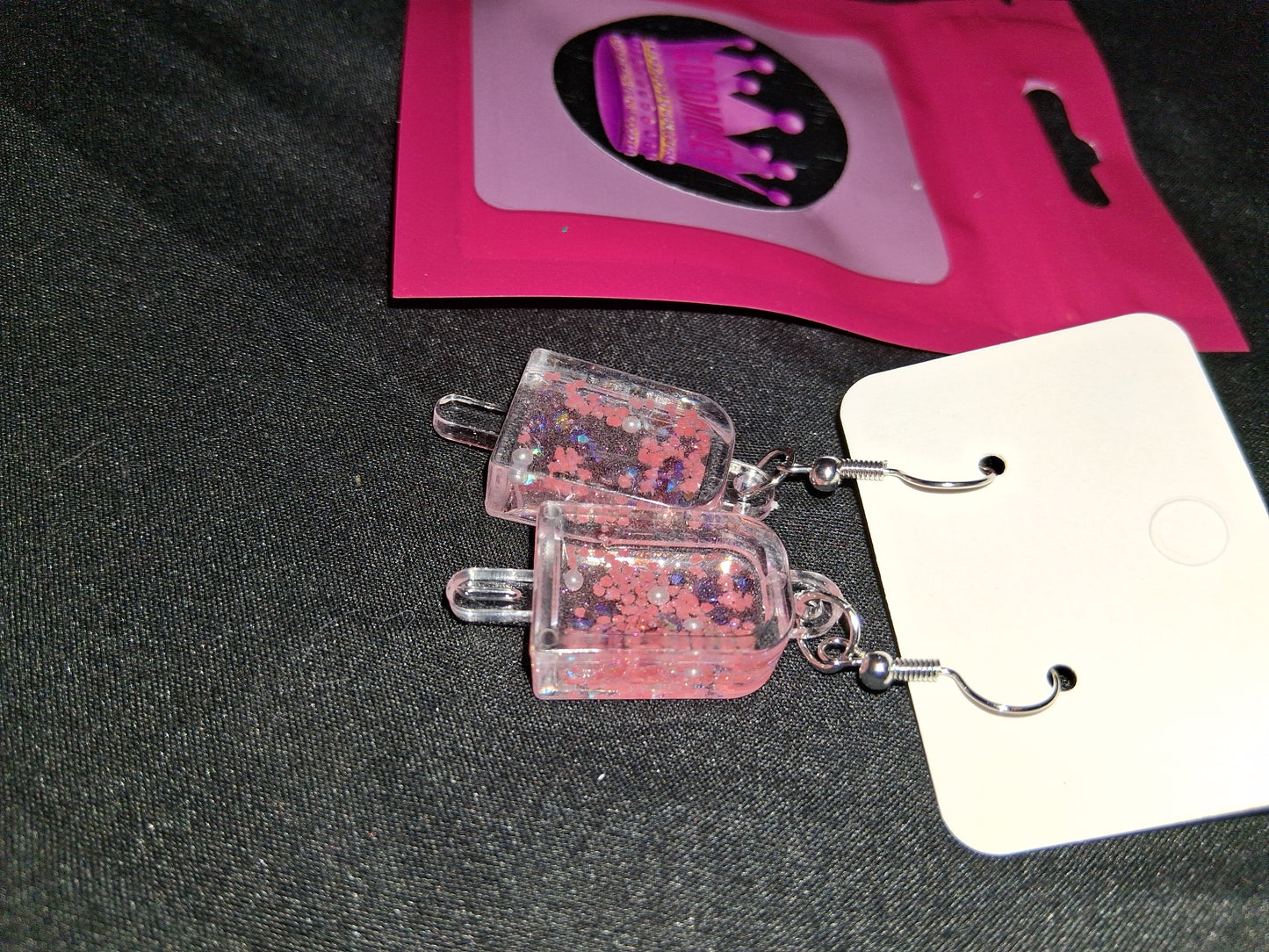 COCOMONEY EARRINGS BEAUTY AND ELEGANCE POSSIBLE MATERIALS PLASTIC RESIN METAL