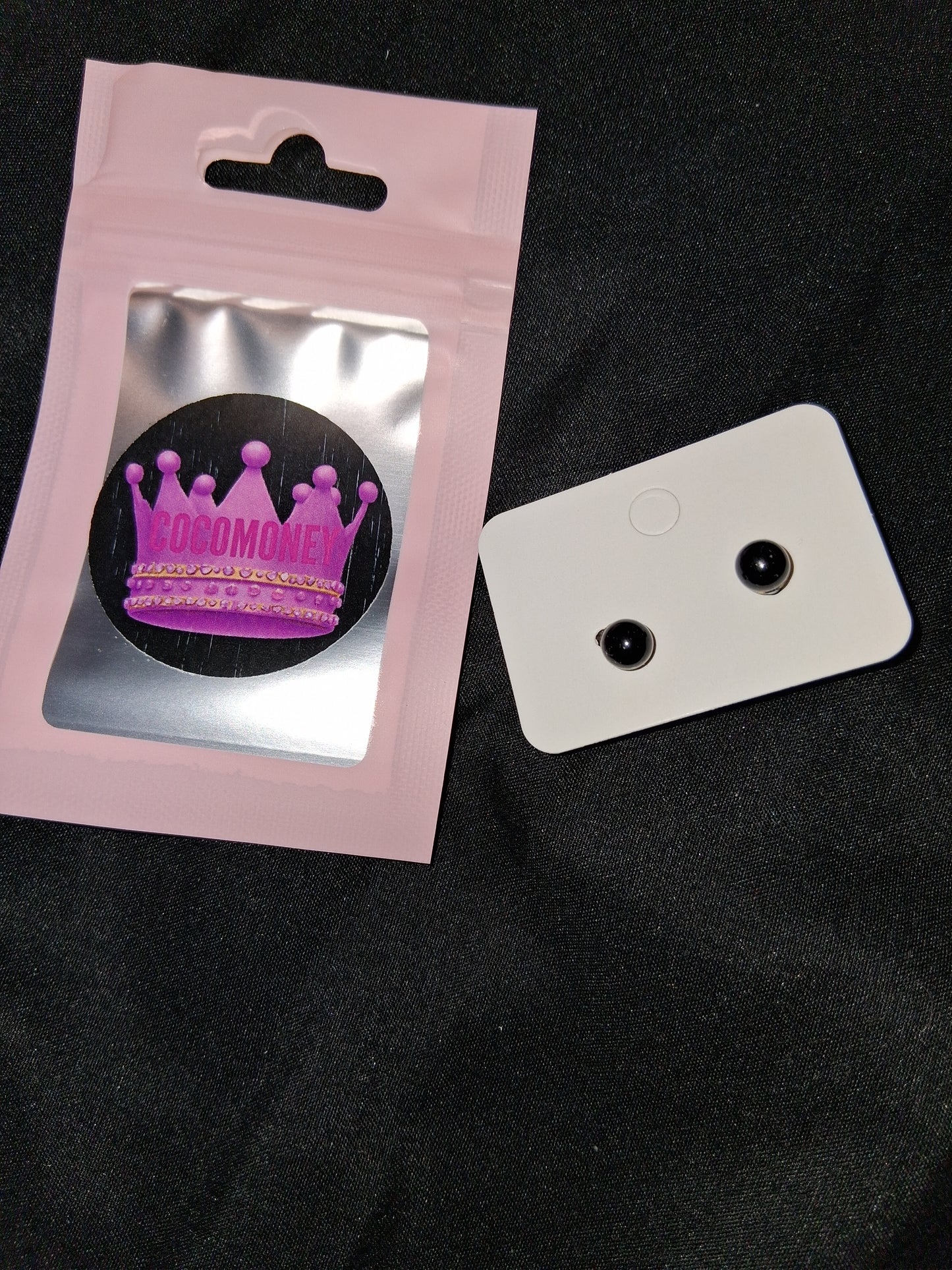COCOMONEY EARRINGS BEAUTY AND ELEGANCE POSSIBLE MATERIALS PLASTIC RESIN METAL