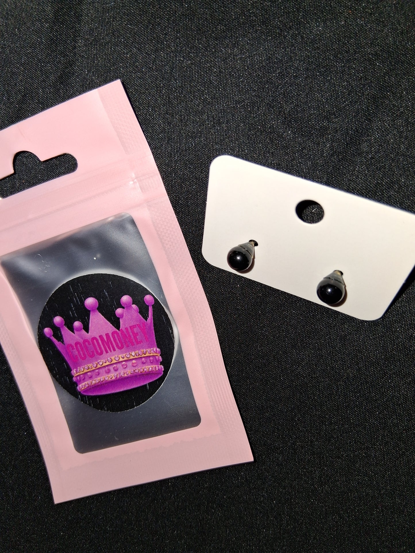 COCOMONEY EARRINGS BEAUTY AND ELEGANCE POSSIBLE MATERIALS PLASTIC RESIN METAL
