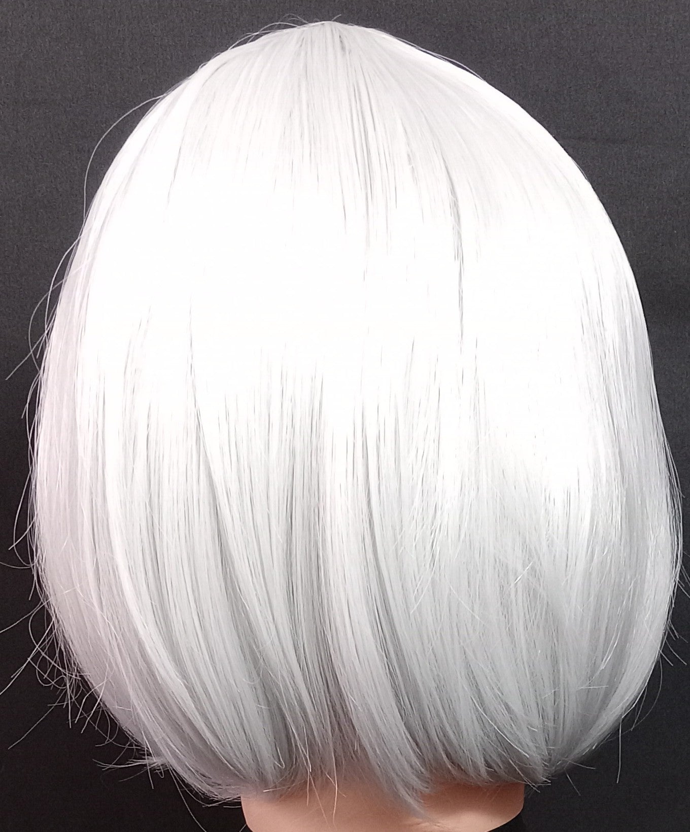 COCOMONEY WIG GREY WHITE TONES SYNTHETIC SHORT STRAIGHT