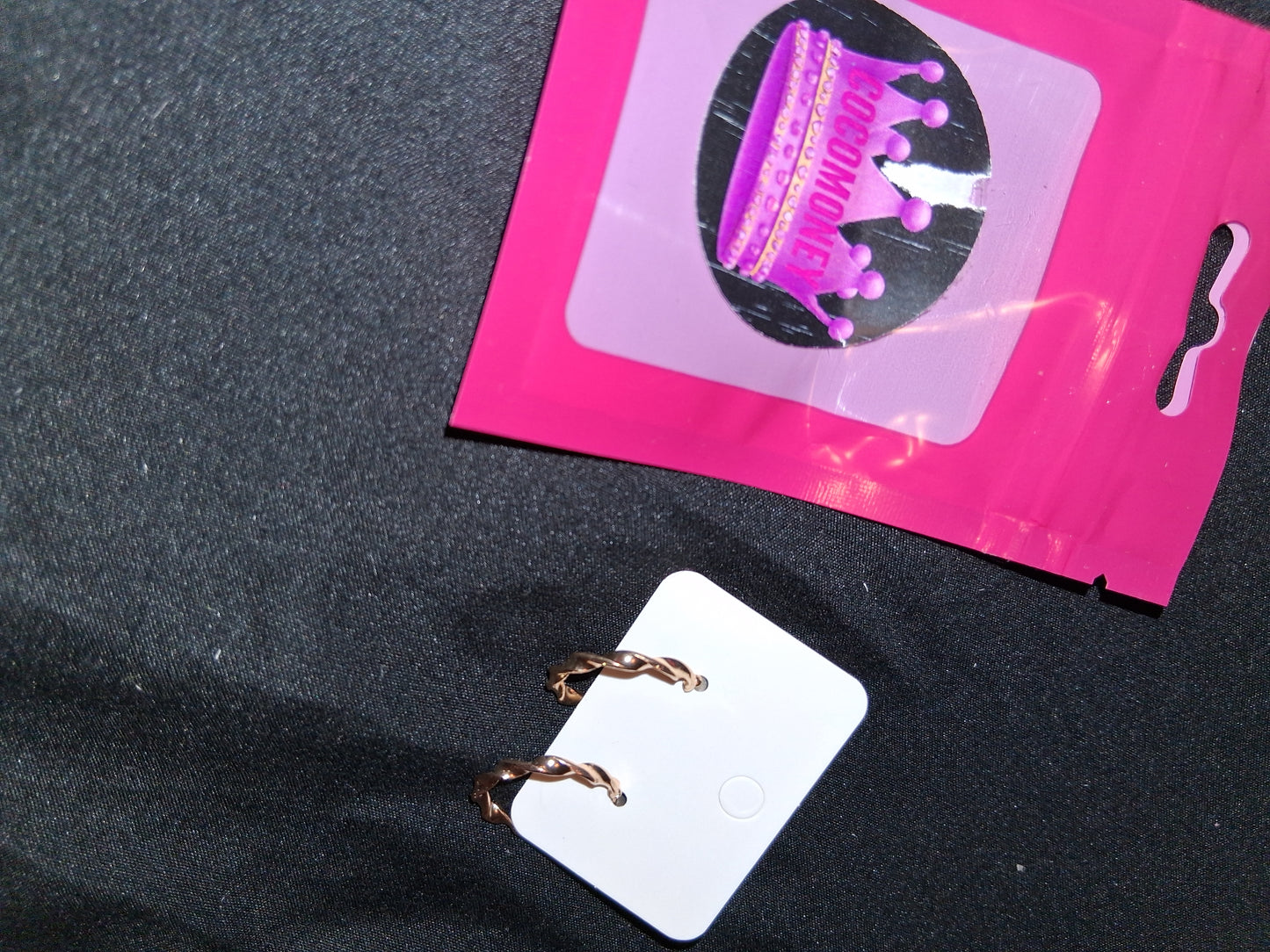 COCOMONEY EARRINGS BEAUTY AND ELEGANCE POSSIBLE MATERIALS PLASTIC RESIN METAL