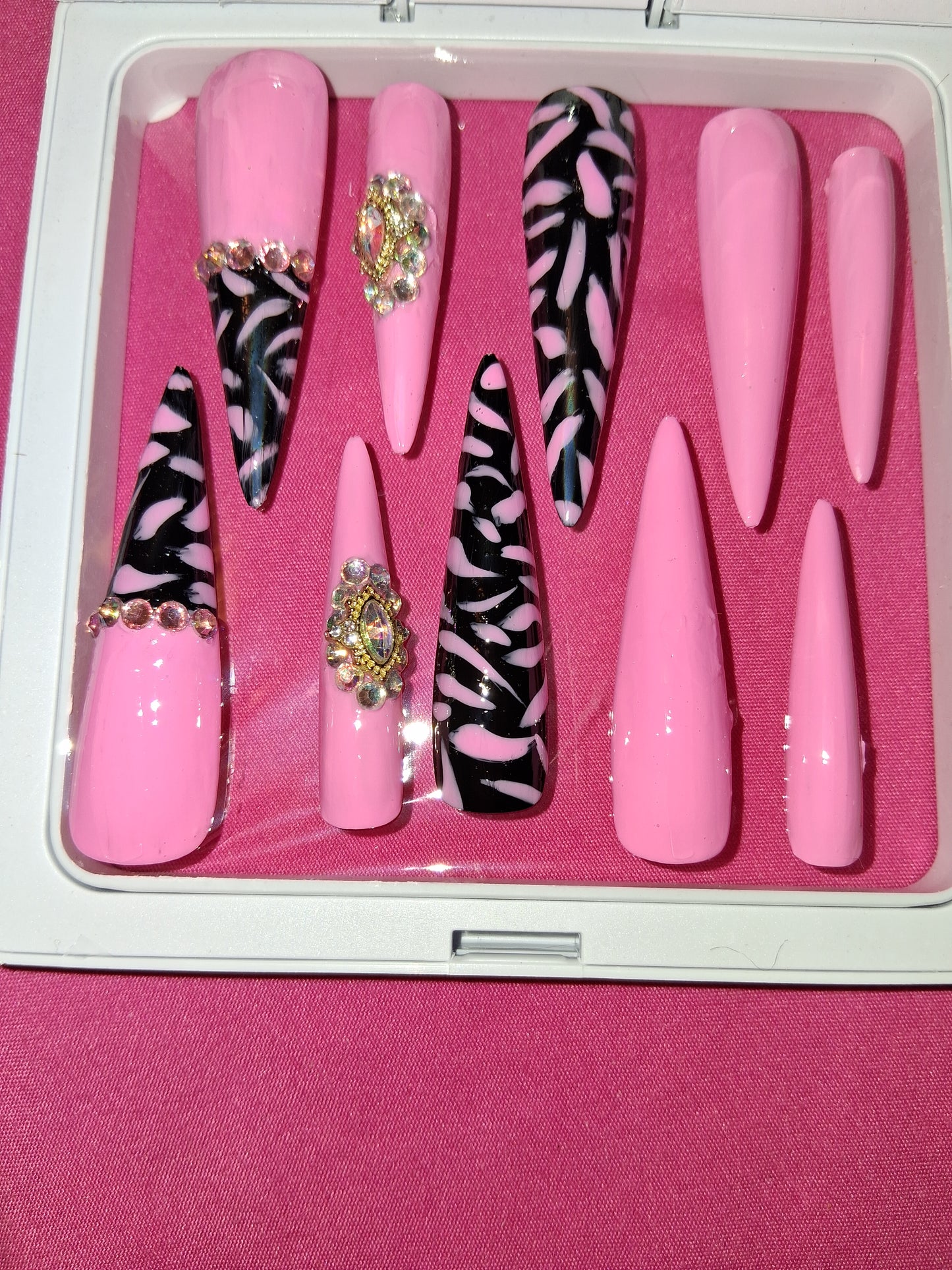 COCOMONEY NAILS CUSTOM 1 OF 1 GLUE ON PRESS ON COMES WITH FREE GIFTS #p25