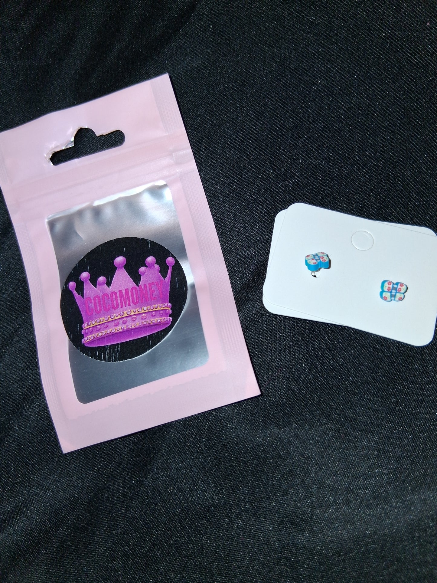 COCOMONEY EARRINGS BEAUTY AND ELEGANCE POSSIBLE MATERIALS PLASTIC RESIN METAL