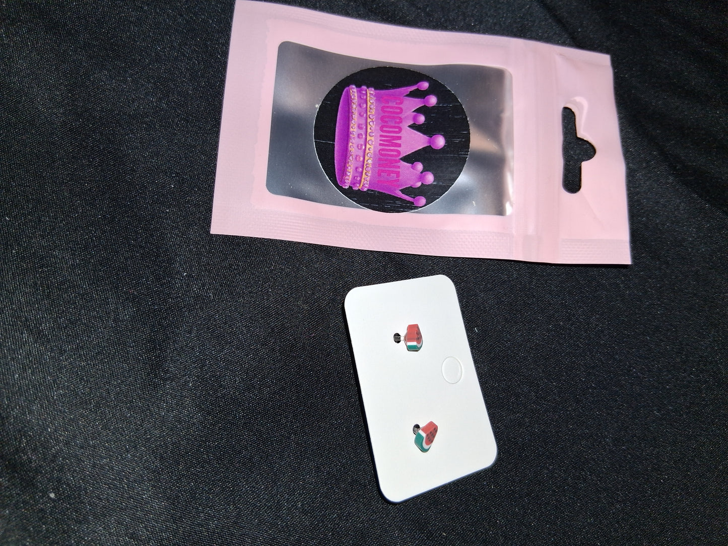 COCOMONEY EARRINGS BEAUTY AND ELEGANCE POSSIBLE MATERIALS PLASTIC RESIN METAL