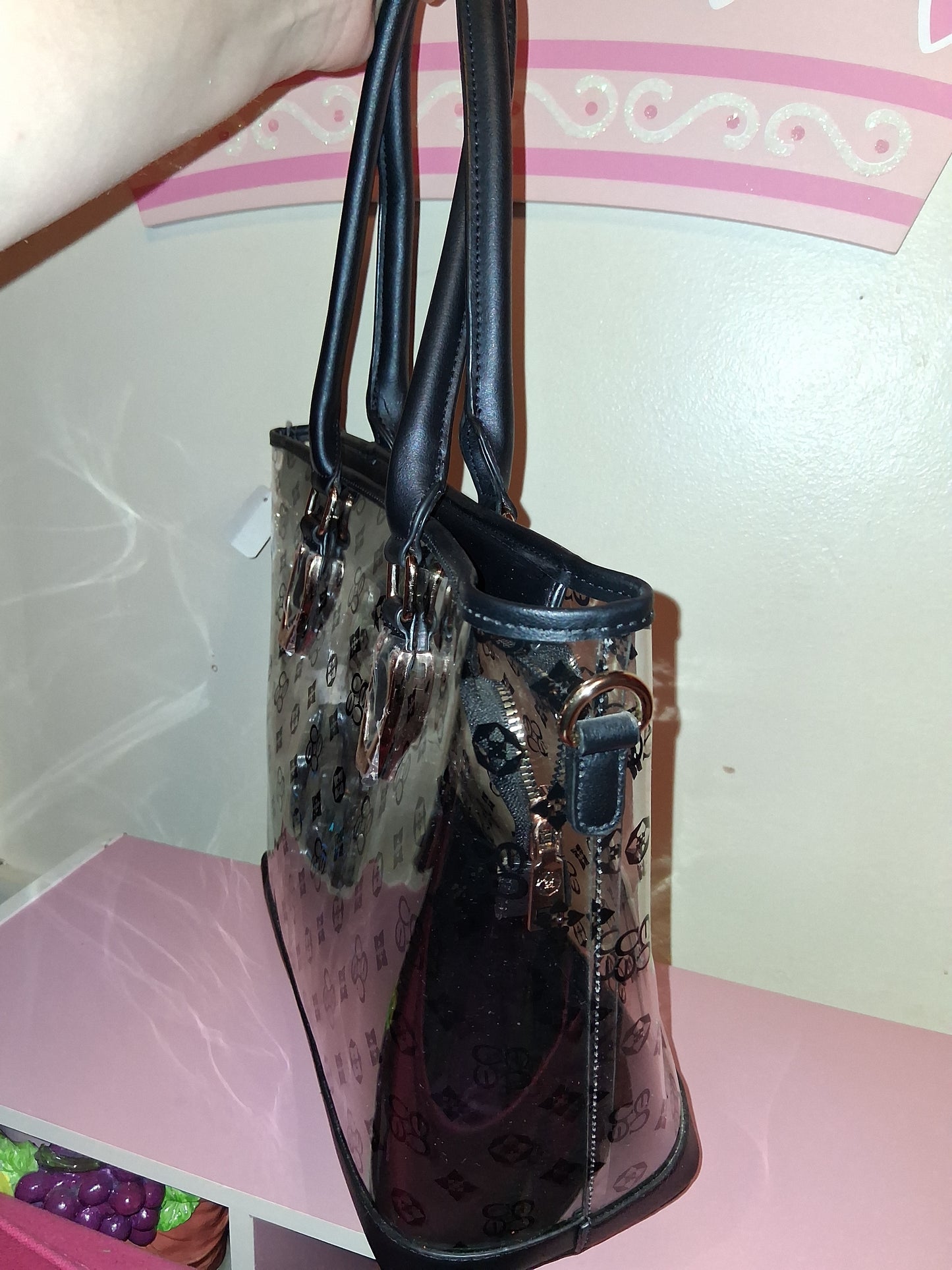 COCOMONEY HANDBAG 16IN W BY 11 HALF IN LONG BY 3 IN THERES ONLY 1 pu