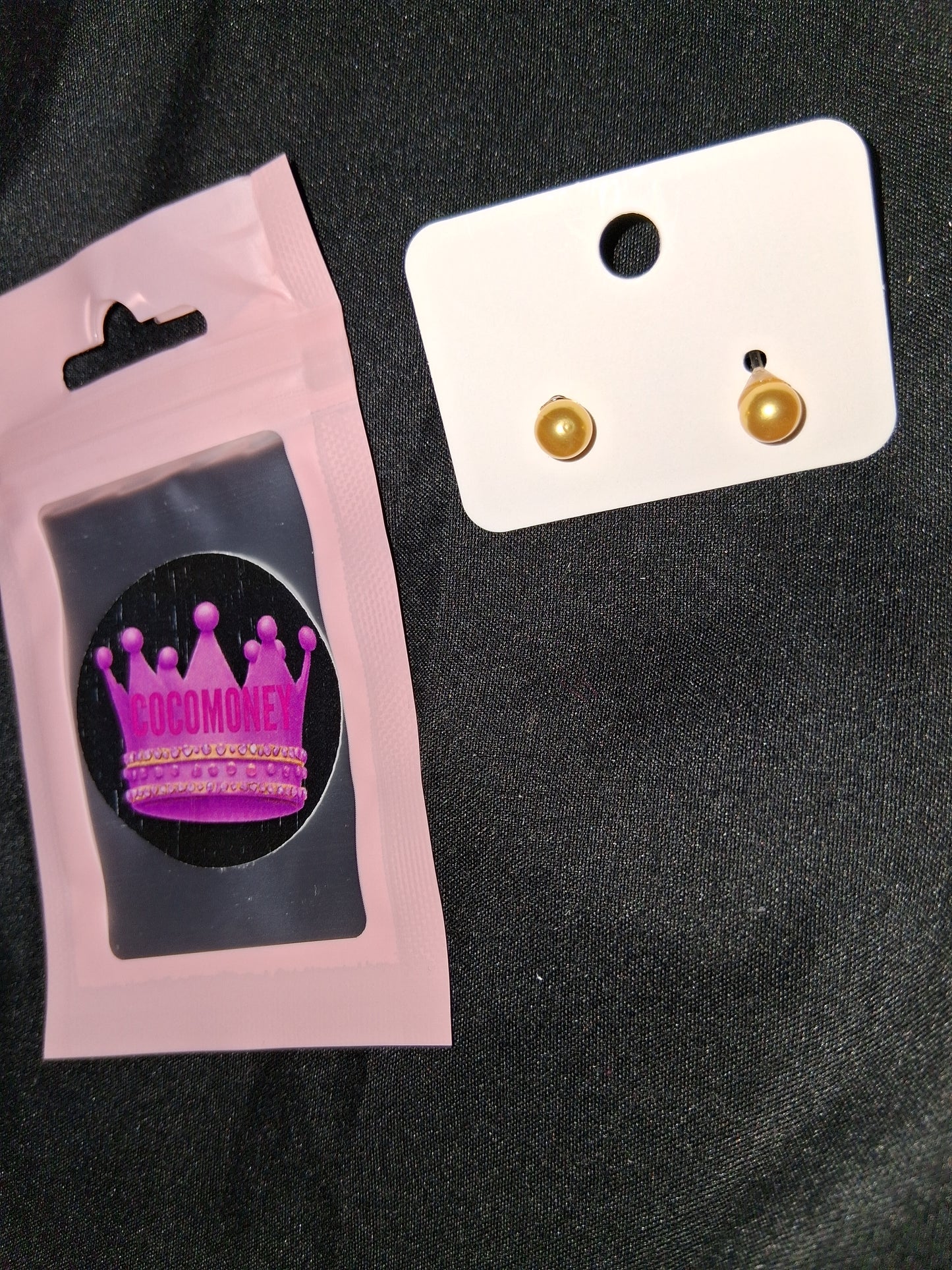 COCOMONEY EARRINGS BEAUTY AND ELEGANCE POSSIBLE MATERIALS PLASTIC RESIN METAL