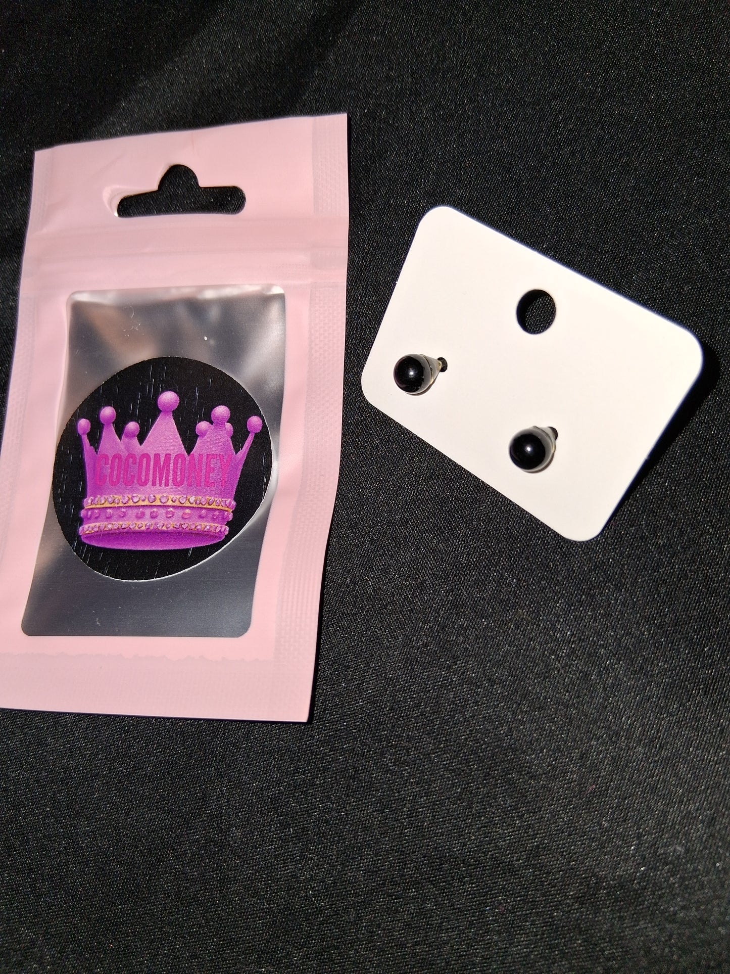 COCOMONEY EARRINGS BEAUTY AND ELEGANCE POSSIBLE MATERIALS PLASTIC RESIN METAL
