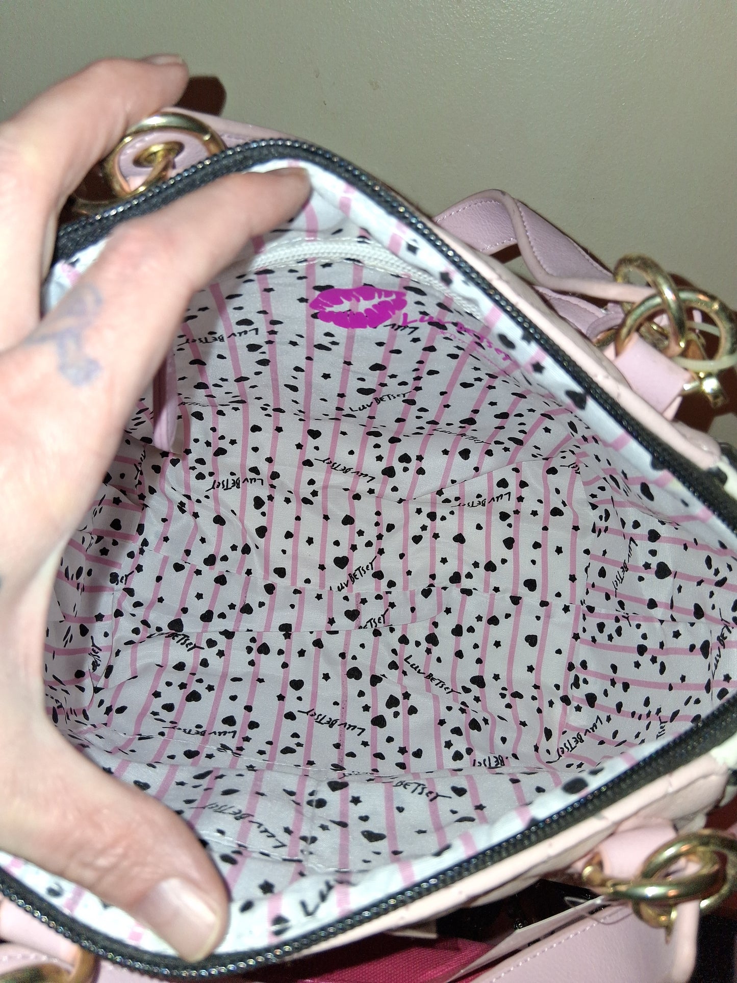 BETSY JOHNSON HANDBAG PINK 11IN BY 9IN BY 5HALF IN only 1