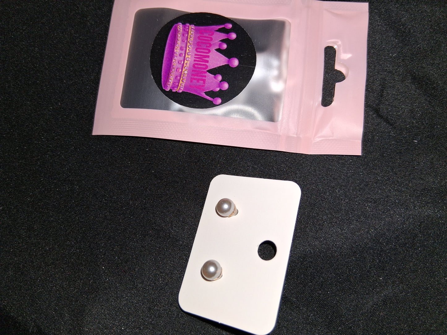 COCOMONEY EARRINGS BEAUTY AND ELEGANCE POSSIBLE MATERIALS PLASTIC RESIN METAL