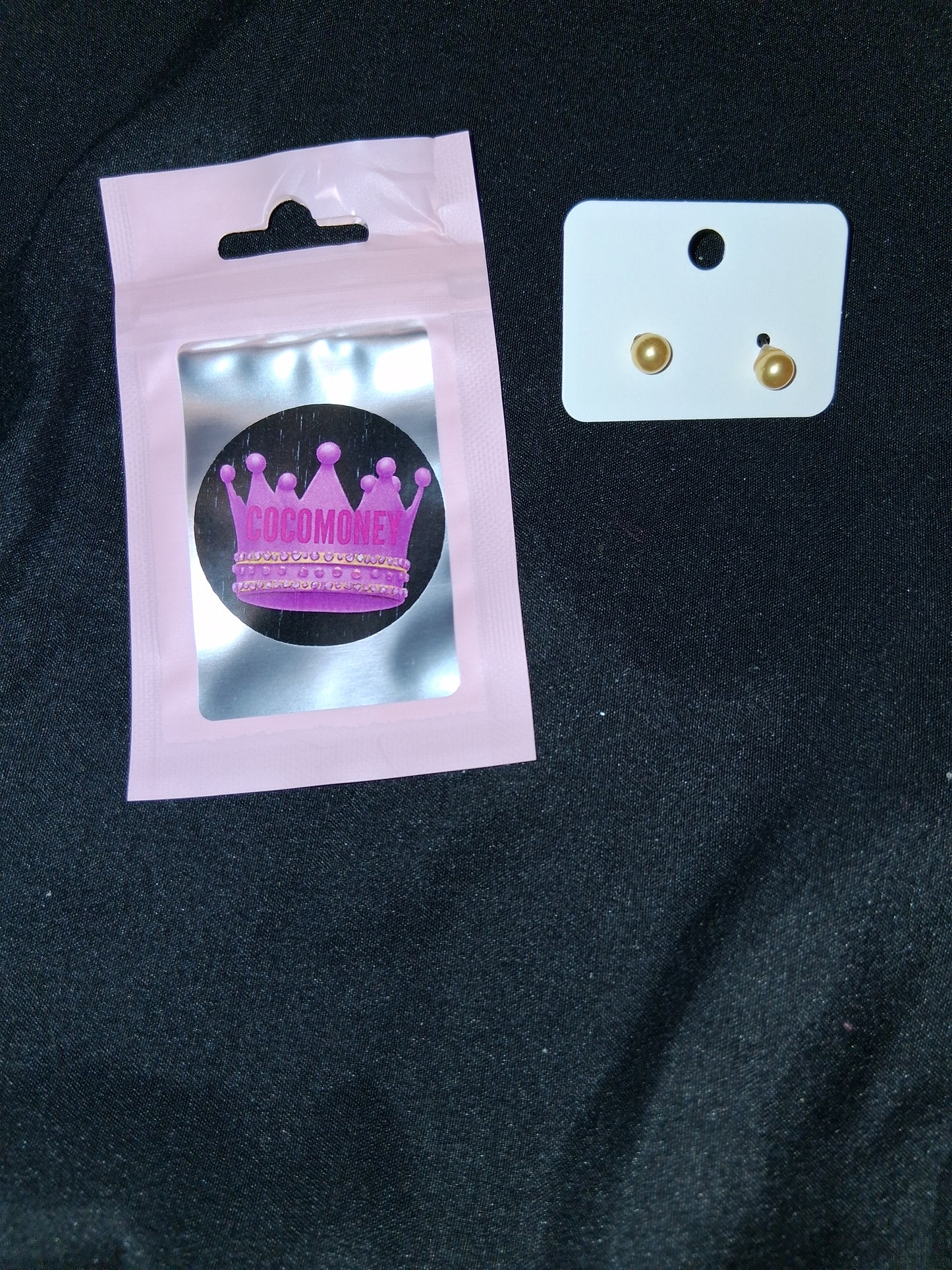 COCOMONEY EARRINGS BEAUTY AND ELEGANCE POSSIBLE MATERIALS PLASTIC RESIN METAL