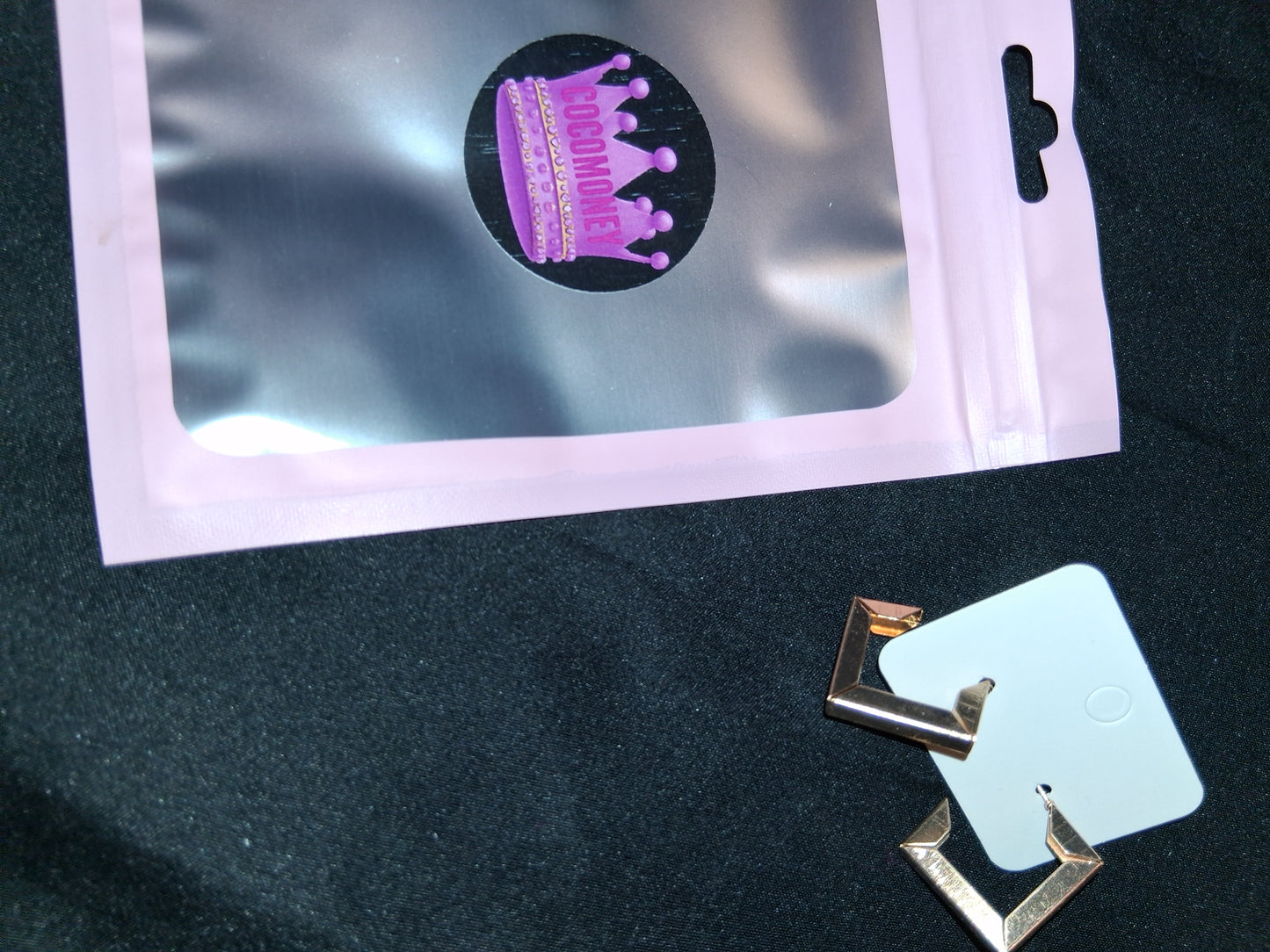 COCOMONEY EARRINGS BEAUTY AND ELEGANCE POSSIBLE MATERIALS PLASTIC RESIN METAL