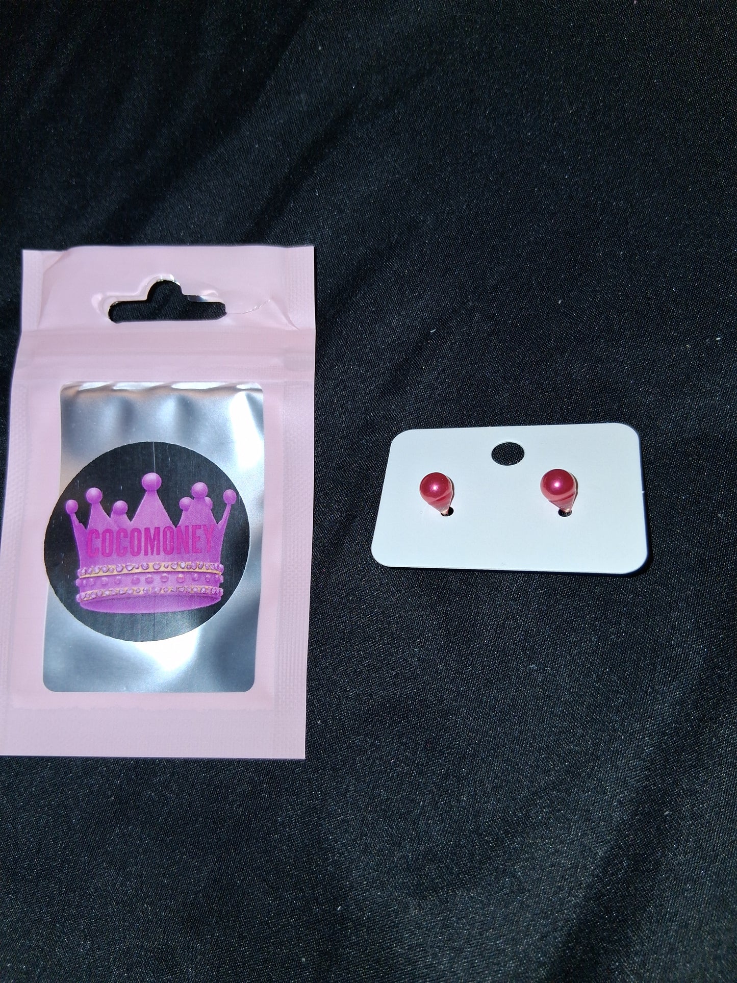COCOMONEY EARRINGS BEAUTY AND ELEGANCE POSSIBLE MATERIALS PLASTIC RESIN METAL