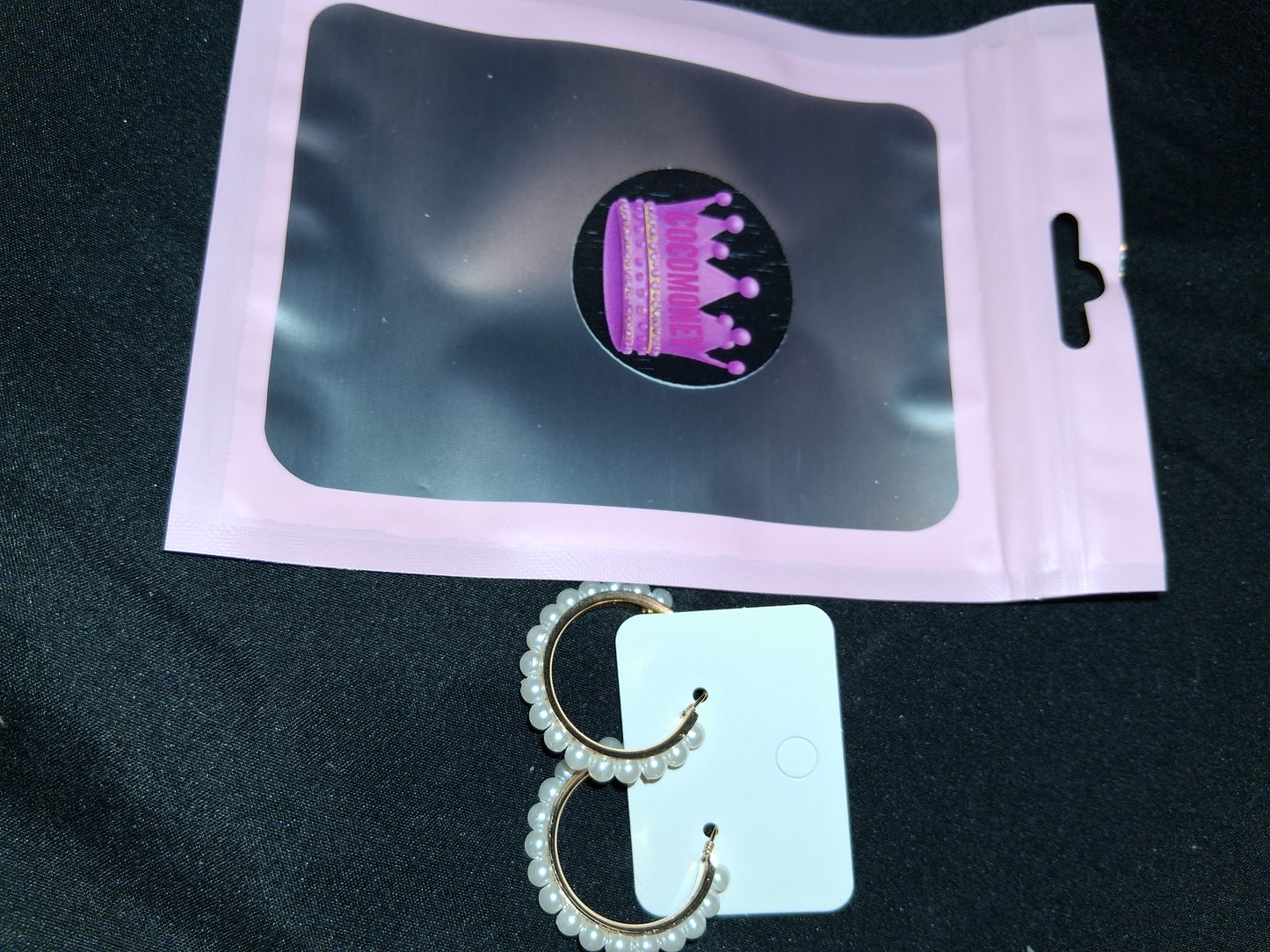 COCOMONEY EARRINGS BEAUTY AND ELEGANCE POSSIBLE MATERIALS PLASTIC RESIN METAL medium size hoops