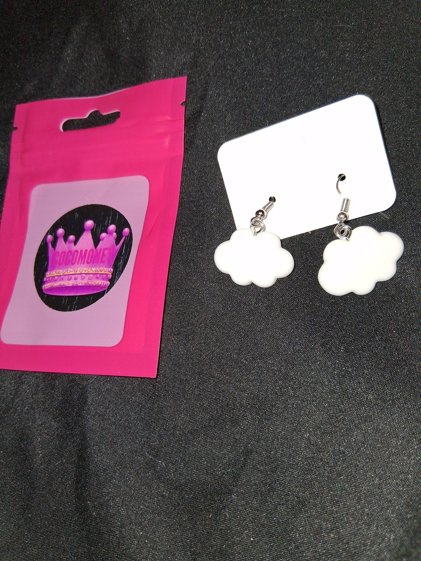 COCOMONEY EARRINGS BEAUTY AND ELEGANCE POSSIBLE MATERIALS PLASTIC RESIN METAL