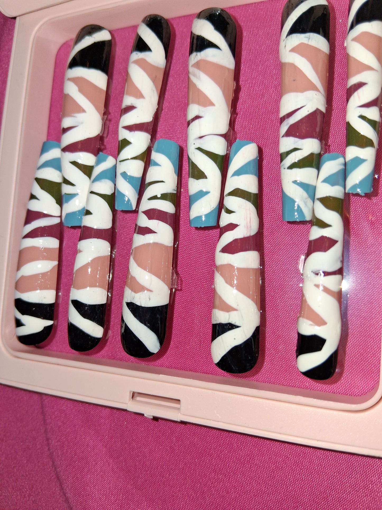 COCOMONEY NAILS CUSTOM 1 OF 1 GLUE ON PRESS ON COMES WITH FREE GIFTS #p52