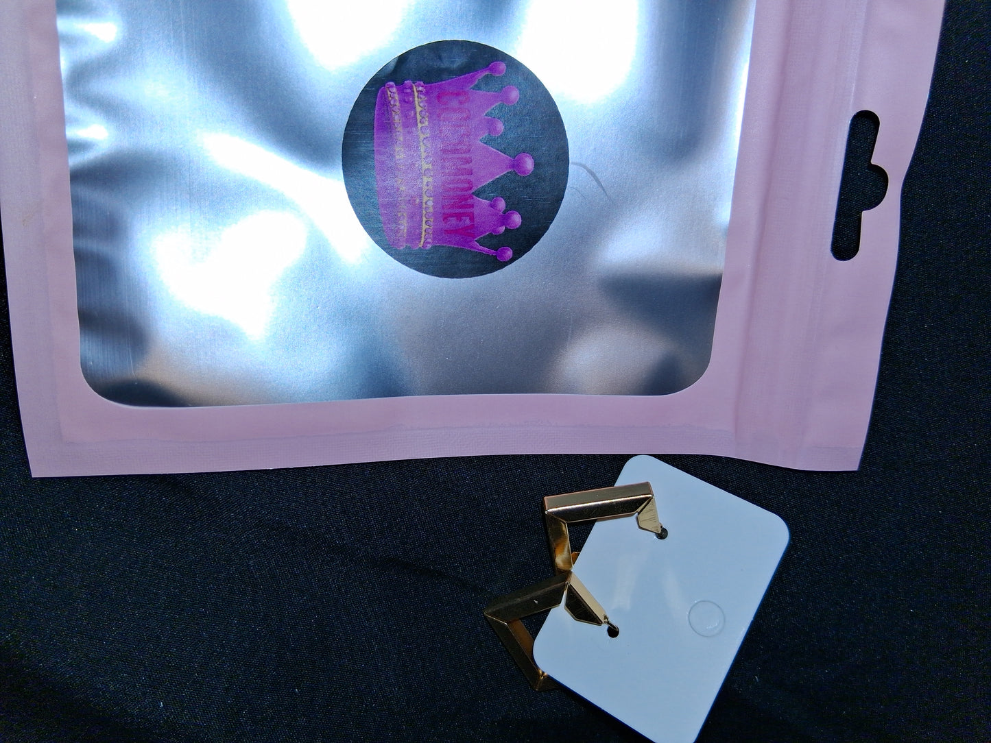 COCOMONEY EARRINGS BEAUTY AND ELEGANCE POSSIBLE MATERIALS PLASTIC RESIN METAL