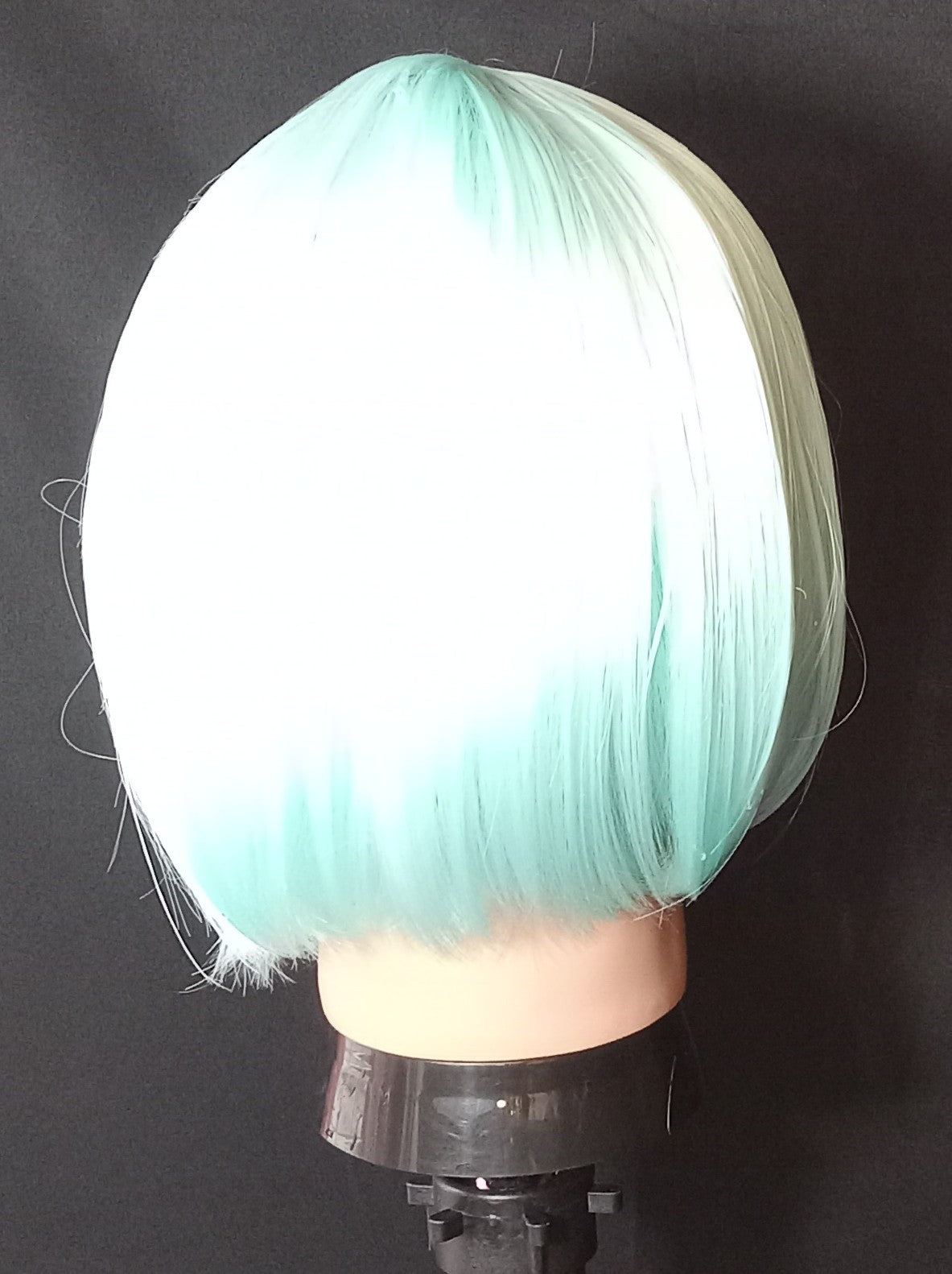 COCOMONEY WIG LIGHT GREEN MINT COLOR SHORT SYNTHETIC
