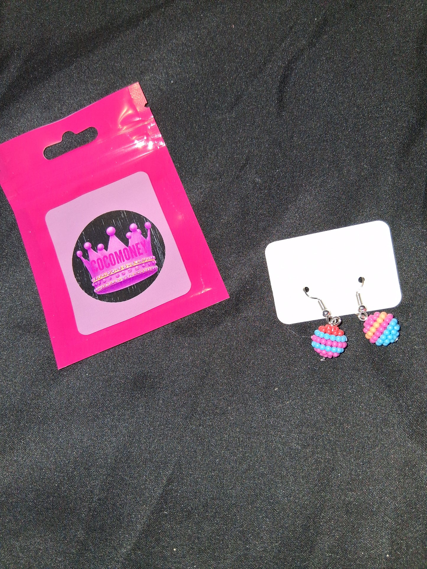 COCOMONEY EARRINGS BEAUTY AND ELEGANCE POSSIBLE MATERIALS PLASTIC RESIN METAL
