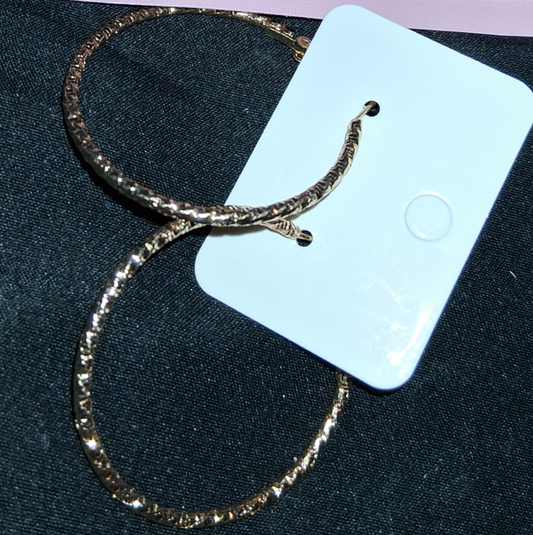 COCOMONEY EARRINGS BEAUTY AND ELEGANCE POSSIBLE MATERIALS PLASTIC RESIN METAL medium size hoops