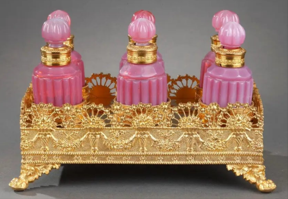 Gilt bronze perfume box with opaline "gorge de pigeon" flasks first 19th century crystal