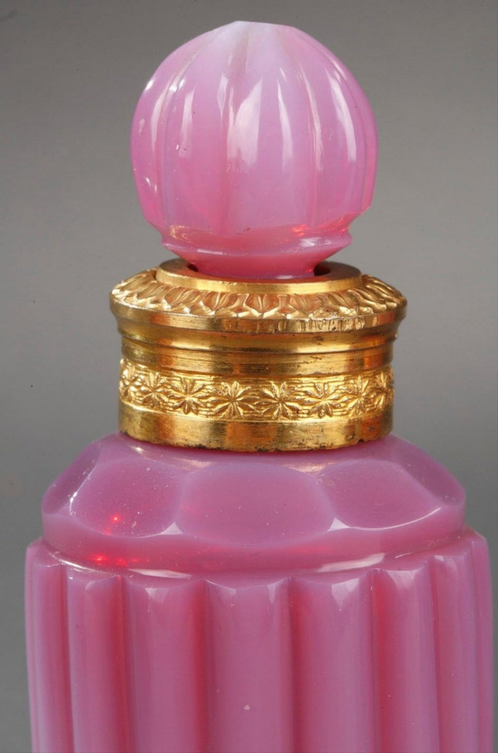 Gilt bronze perfume box with opaline "gorge de pigeon" flasks first 19th century crystal