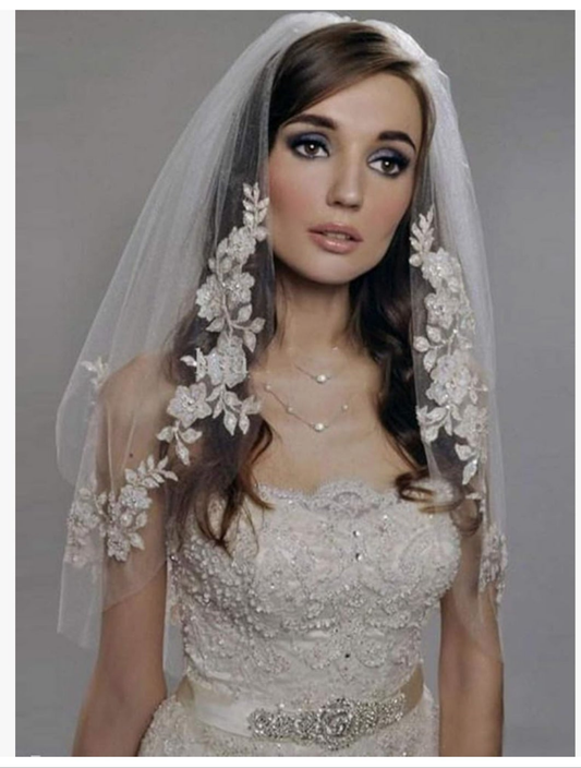 2 Tiers Bride Wedding Veil White Veil Bridal Bridal Tulle Wedding Veil with Flower Lace Edge and Comb (A-white)