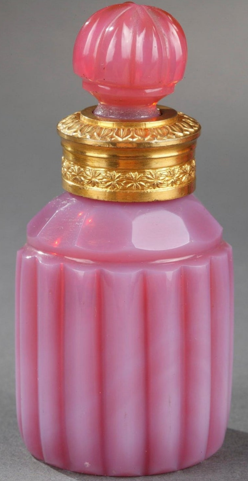 Gilt bronze perfume box with opaline "gorge de pigeon" flasks first 19th century crystal