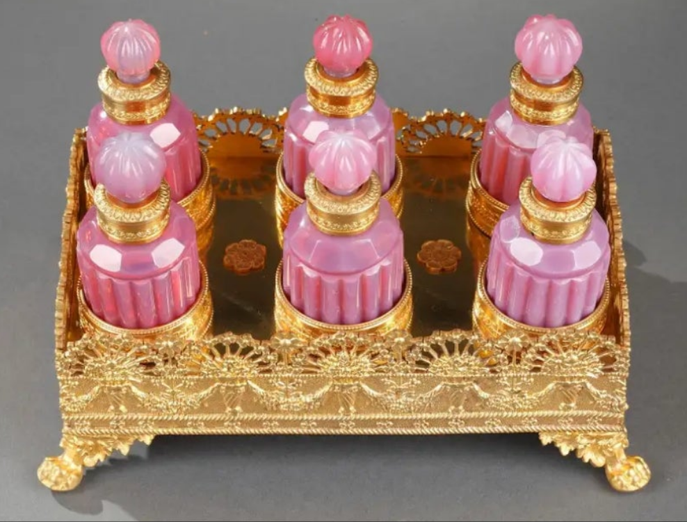 Gilt bronze perfume box with opaline "gorge de pigeon" flasks first 19th century crystal