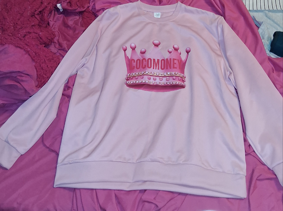 COCOMONEY QUEEN PRINT SWEATER go up 1 size as measurements are 1 size off