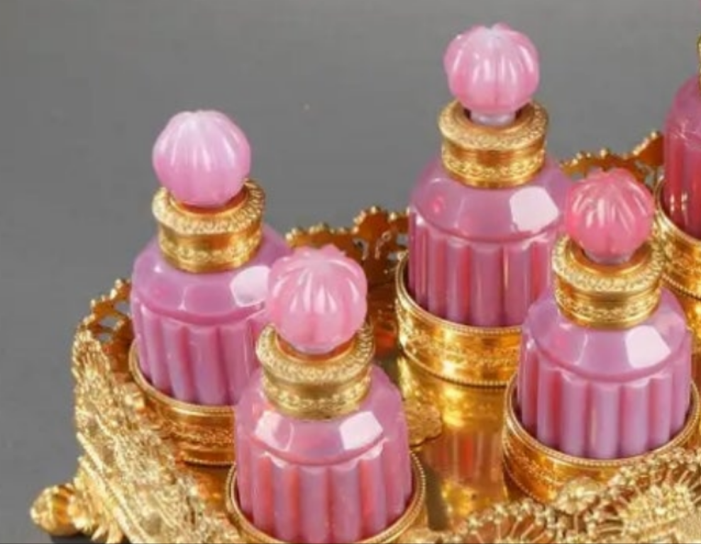 Gilt bronze perfume box with opaline "gorge de pigeon" flasks first 19th century crystal