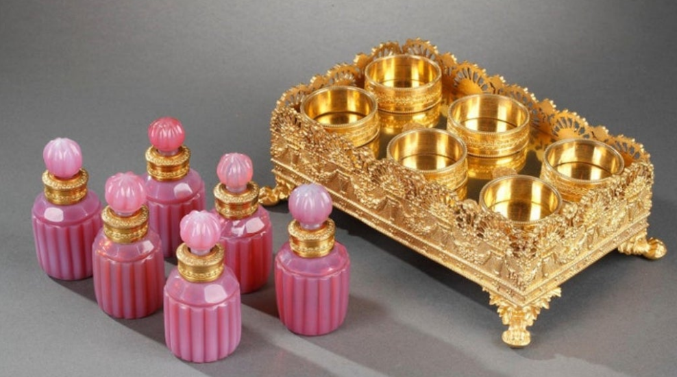 Gilt bronze perfume box with opaline "gorge de pigeon" flasks first 19th century crystal
