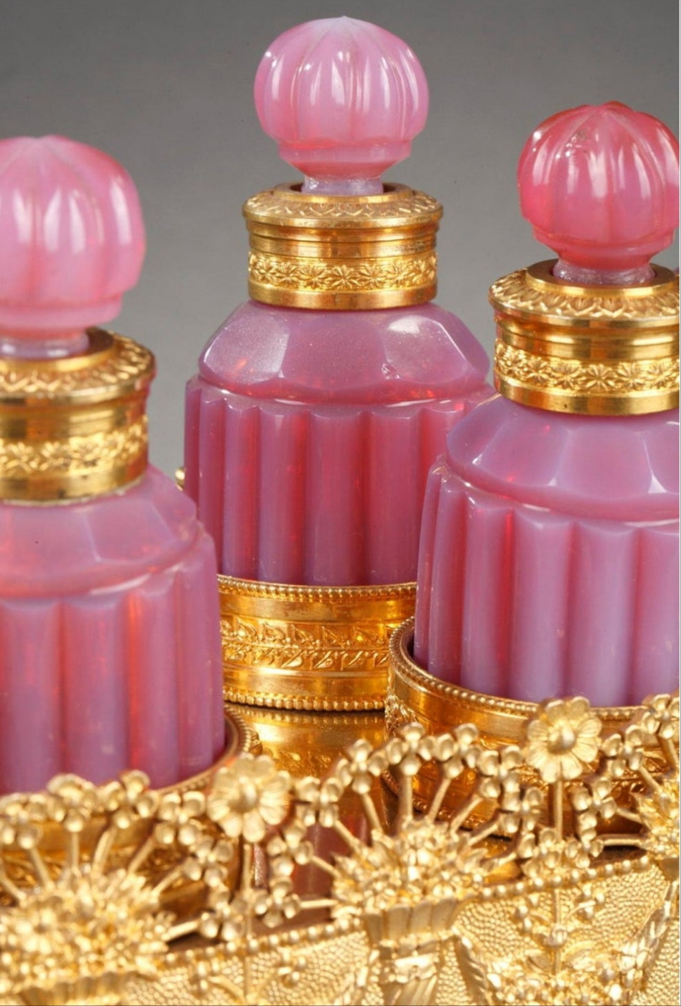 Gilt bronze perfume box with opaline "gorge de pigeon" flasks first 19th century crystal