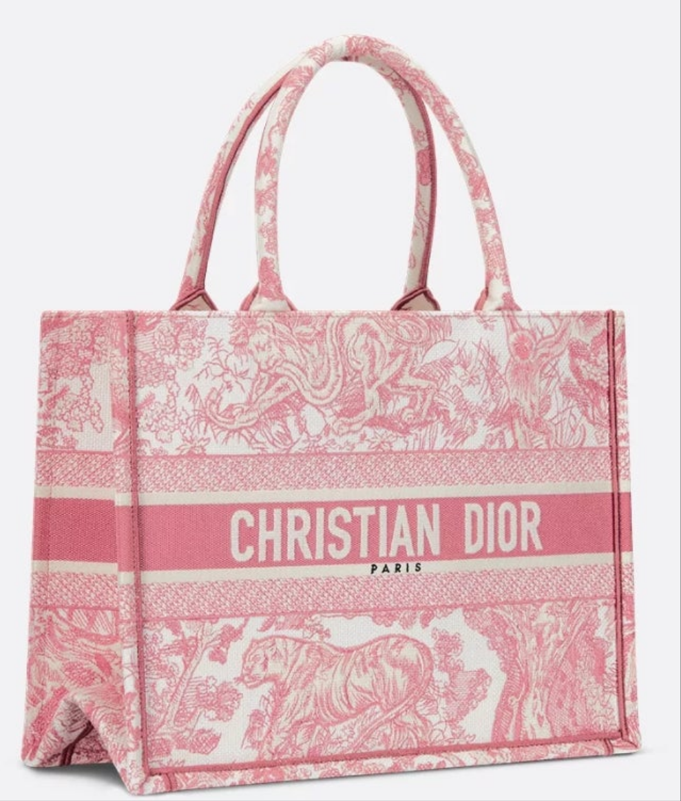 Medium Dior Book Tote
White and Yarrow Pink Toile de Jouy Sauvage Embroidery (36 x 27.5 x 16.5 cm)