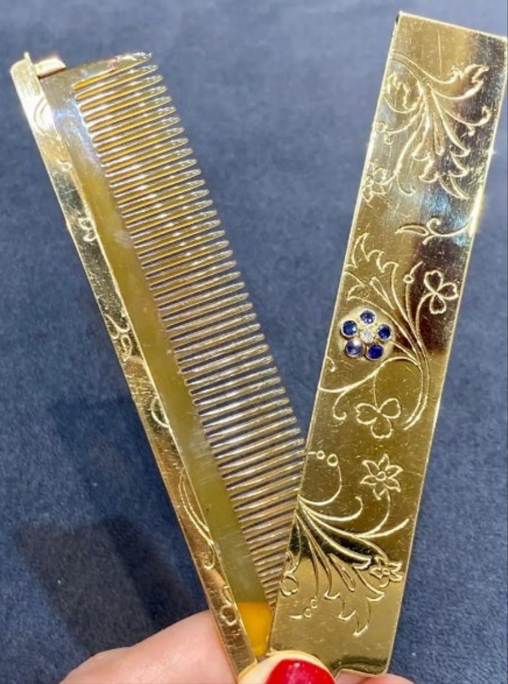 18k Gold 1940s Van Cleef & Arpels 18k gold hair comb in caseround cut diamond and round cut sapphires. Blue Sapphire.