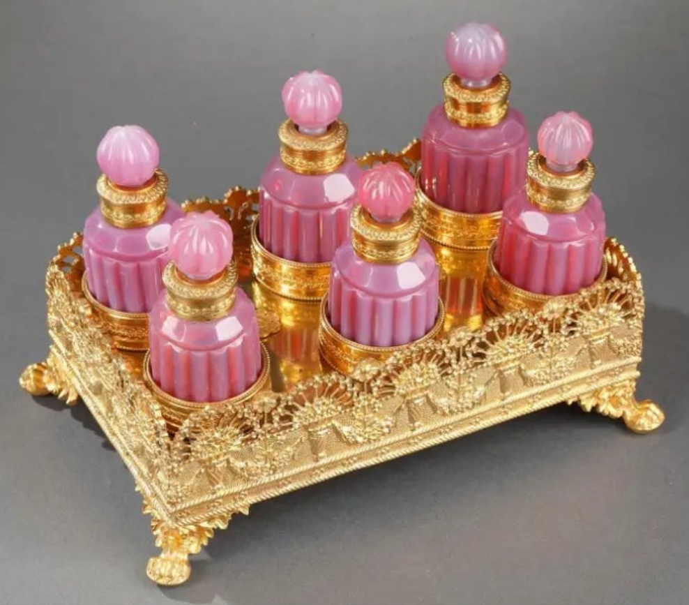 Gilt bronze perfume box with opaline "gorge de pigeon" flasks first 19th century crystal