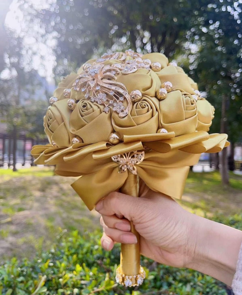 One Big Size(8.26) Diamond Bridal Wedding Bouquet Bridesmaid Toss Bouquet Foam Rose Bouquet with Ribbon