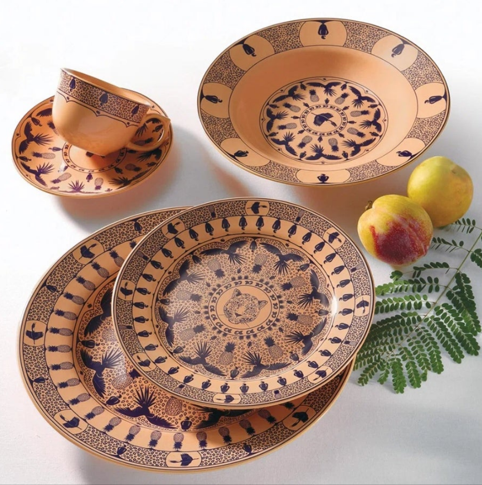 Porcelain 20-piece Dinnerware Set, Service for 4 Absolutely Stunning pieces in 3 color options