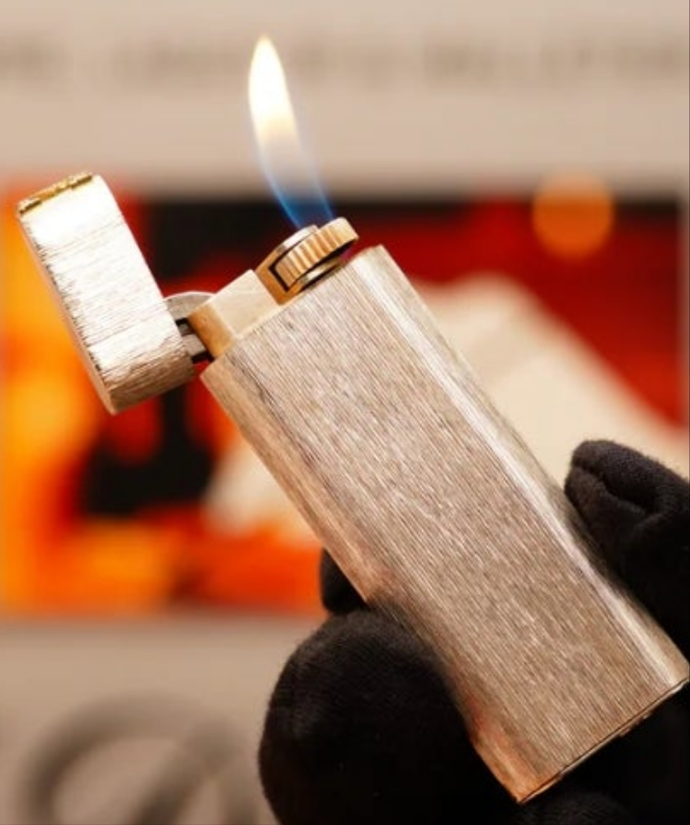 Cartier Solid 925 Sterling iconic Double C solid 18k with 16 Natural Cartier Diamond16 Natural Cartier Diamond Set Lighter
Vintage 1970 Extremely Rare Cartier Solid 925 Sterling Double C solid 18k with 16 Natural Cartier Diamond Set Lighter
