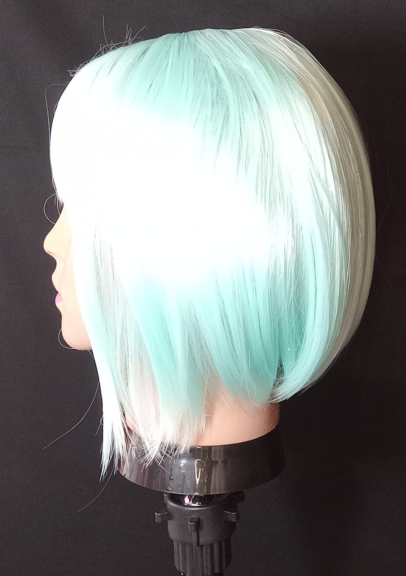 COCOMONEY WIG LIGHT GREEN MINT COLOR SHORT SYNTHETIC