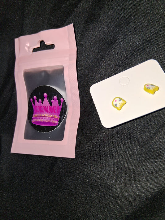 COCOMONEY EARRINGS BEAUTY AND ELEGANCE POSSIBLE MATERIALS PLASTIC RESIN METAL
