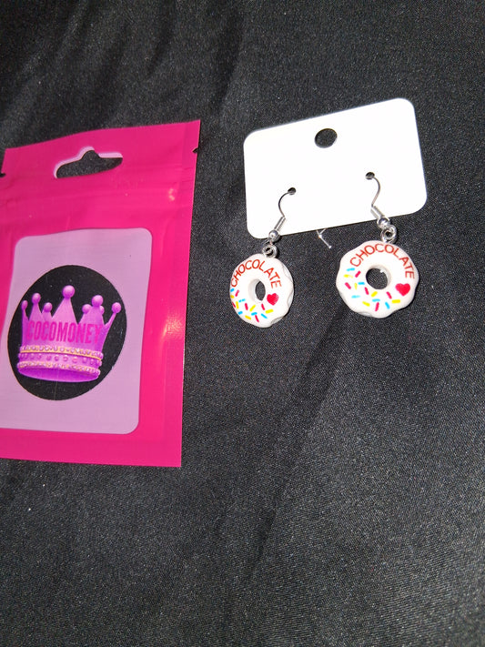 COCOMONEY EARRINGS BEAUTY AND ELEGANCE POSSIBLE MATERIALS PLASTIC RESIN METAL
